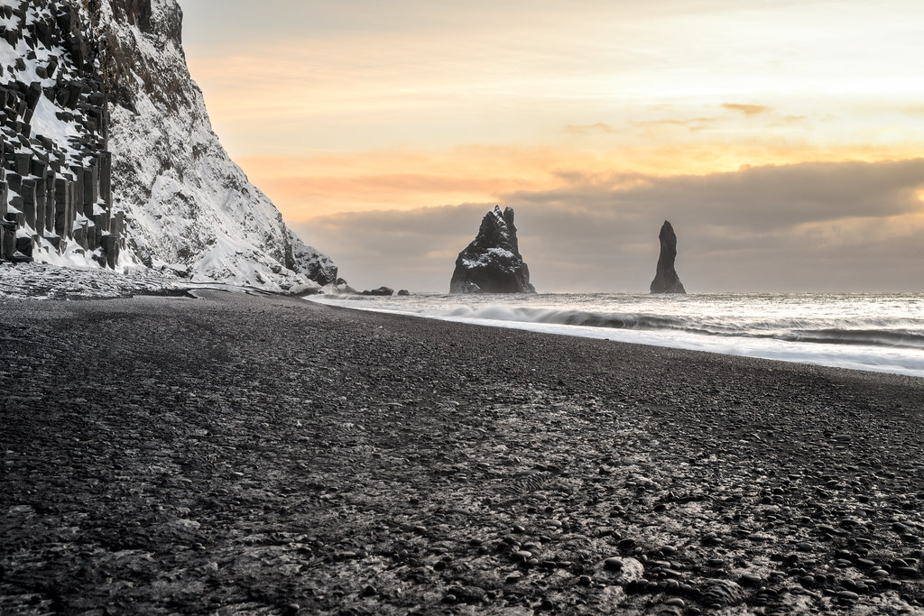 Reynisfjara en de basaltzuilen — winterbeeld